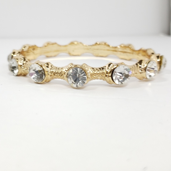 Jewelry - GORGEOUS bangle